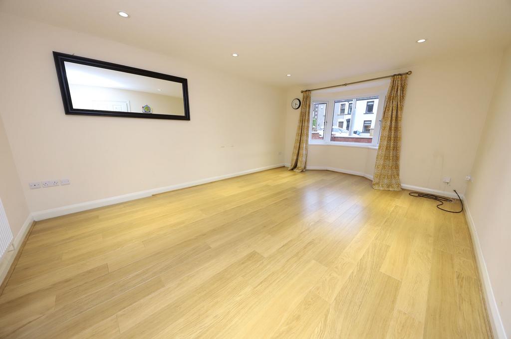 Tredegar, Gwent NP22 4 bed detached house to rent £1,000 pcm (£231 pw)