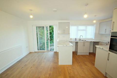 4 bedroom semi-detached house for sale, Avon Road, Greenford