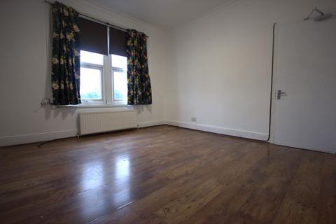 2 bedroom flat to rent, High Road, Wood Green N22