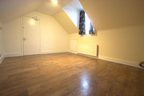 2 bedroom flat to rent, High Road, Wood Green N22