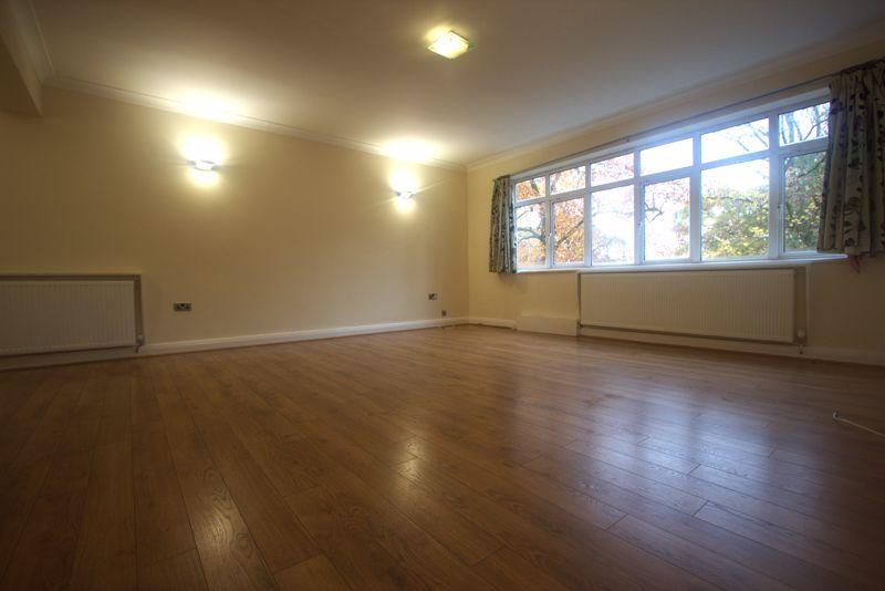 Maplin Close, Winchmore Hill N21 2 bed flat £1,650 pcm (£381 pw)