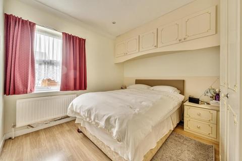 2 bedroom detached bungalow for sale, Dunsham Court,  Aylesbury,  HP20