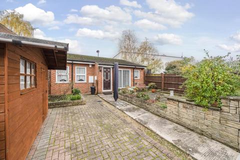 2 bedroom detached bungalow for sale, Dunsham Court,  Aylesbury,  HP20