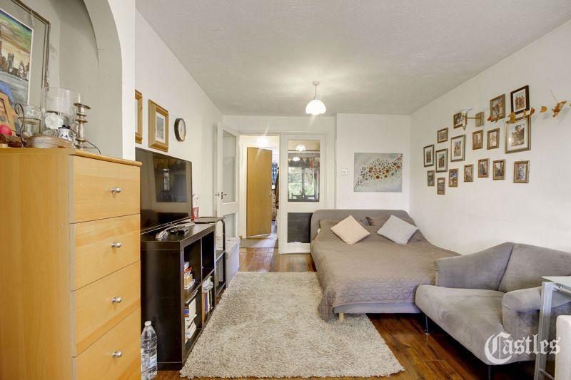 St. Pauls Rise, Palmers Green, N13 2 bed apartment for sale £300,000