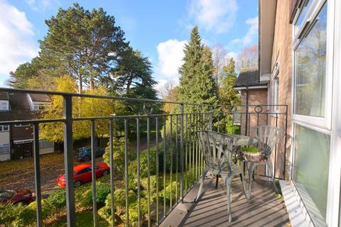 2 bedroom flat for sale, St. Cuthberts, Hatch End