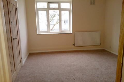 3 bedroom flat to rent, Shirley House Drive, London SE7