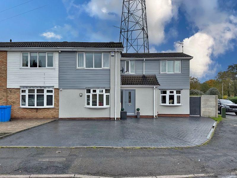Valley Way, WOMBOURNE 3 bed semidetached house for sale £289,950