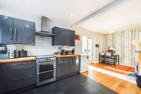 3 bedroom semi-detached house for sale - Myrtle Grove, South Ockendon