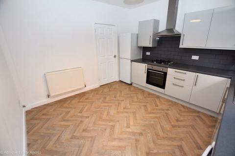 2 bedroom terraced house to rent, Blackshaw Street, Macclesfield, SK11