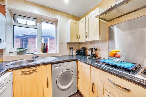 2 bedroom apartment for sale, Welbeck Close, Epsom, KT17