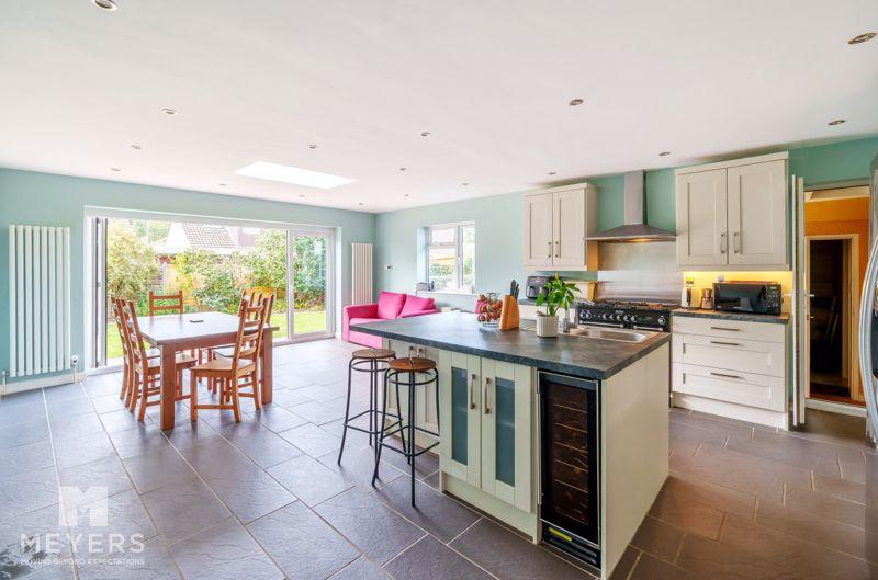 Dorset Avenue, Ferndown BH22 3 bed bungalow for sale £650,000