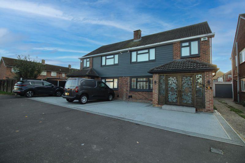 Hare Lane, Crawley 4 bed semidetached house to rent £2,000 pcm (£462 pw)