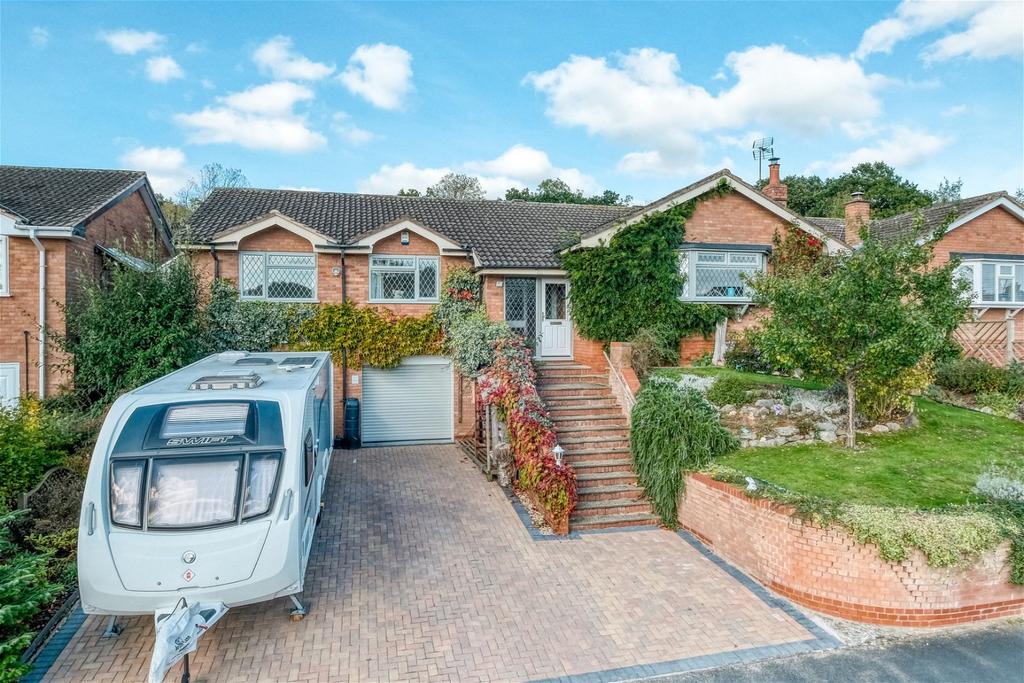 Marshfield Close, Church Hill North, Redditch B98 8RW 4 bed detached