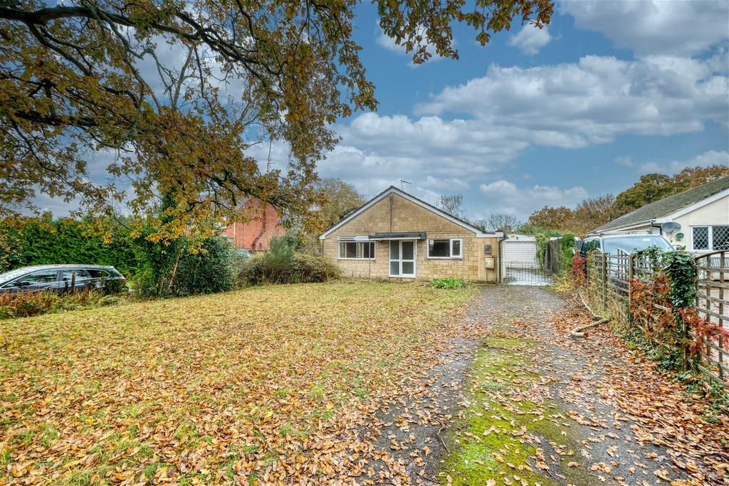 Wood Lane, Astwood Bank B96 6NW 3 bed detached bungalow for sale £450,000