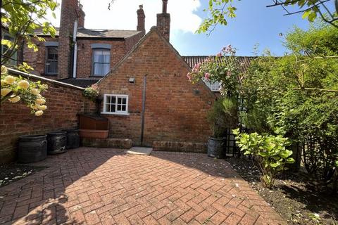 2 bedroom terraced house for sale, 42 West Street, Horncastle