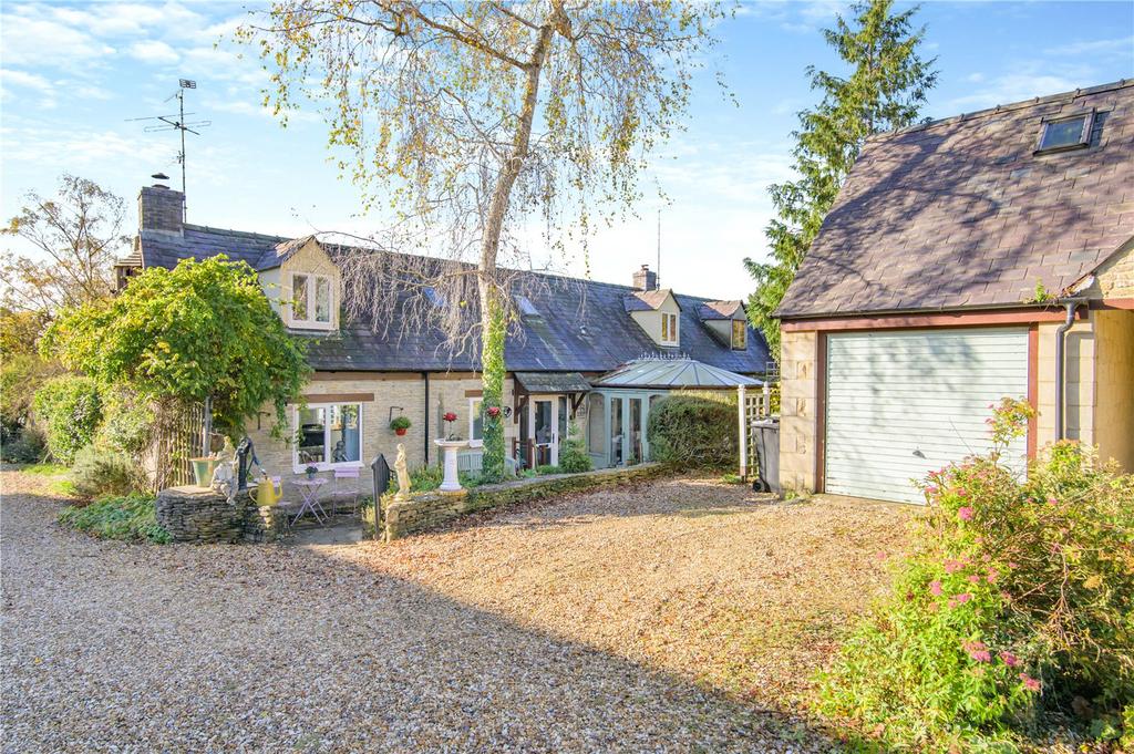 Ampney St. Mary, Cirencester, Gloucestershire, GL7 3 bed semidetached