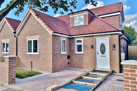 2 bedroom bungalow for sale - Curtis Road, Whitton, Hounslow, TW4