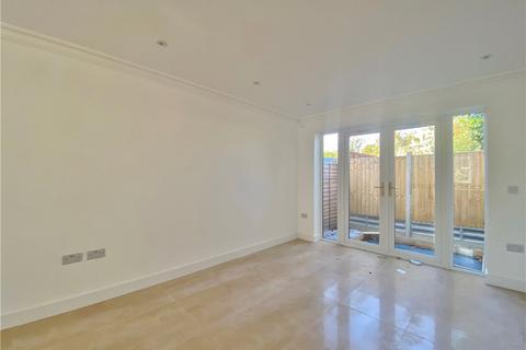 2 bedroom bungalow for sale - Curtis Road, Whitton, Hounslow, TW4