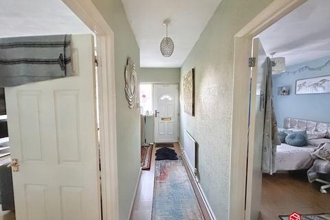 2 bedroom ground floor flat for sale - Crynallt Road, Neath, Neath Port Talbot. SA11 3RN