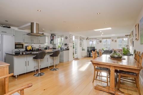 40 Vine Road, East Molesey, KT8 9LF