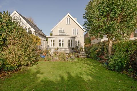 40 Vine Road, East Molesey, KT8 9LF