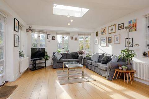 40 Vine Road, East Molesey, KT8 9LF