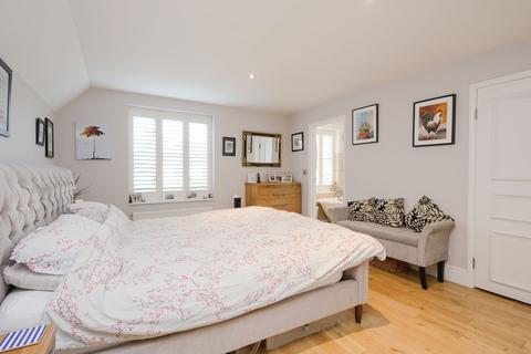 40 Vine Road, East Molesey, KT8 9LF