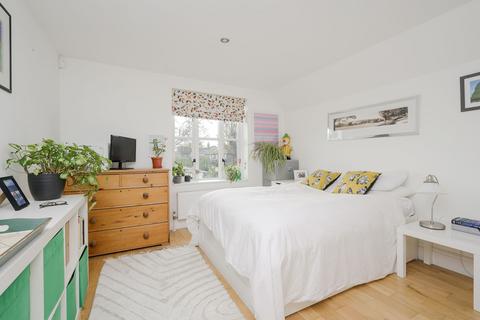 40 Vine Road, East Molesey, KT8 9LF