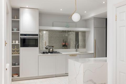 3 bedroom flat to rent, Strathmore Gardens, Kensington, London