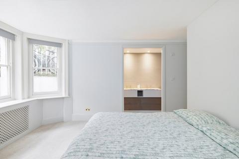 3 bedroom flat to rent, Strathmore Gardens, Kensington, London