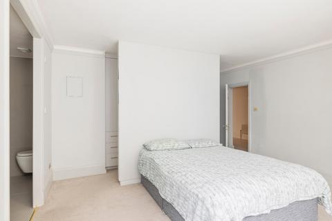 3 bedroom flat to rent, Strathmore Gardens, Kensington, London