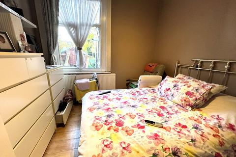 1 bedroom maisonette for sale, Mandeville Road, Enfield
