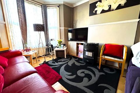 1 bedroom maisonette for sale, Mandeville Road, Enfield