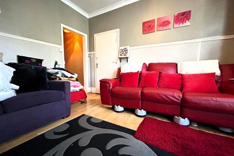 1 bedroom maisonette for sale, Mandeville Road, Enfield