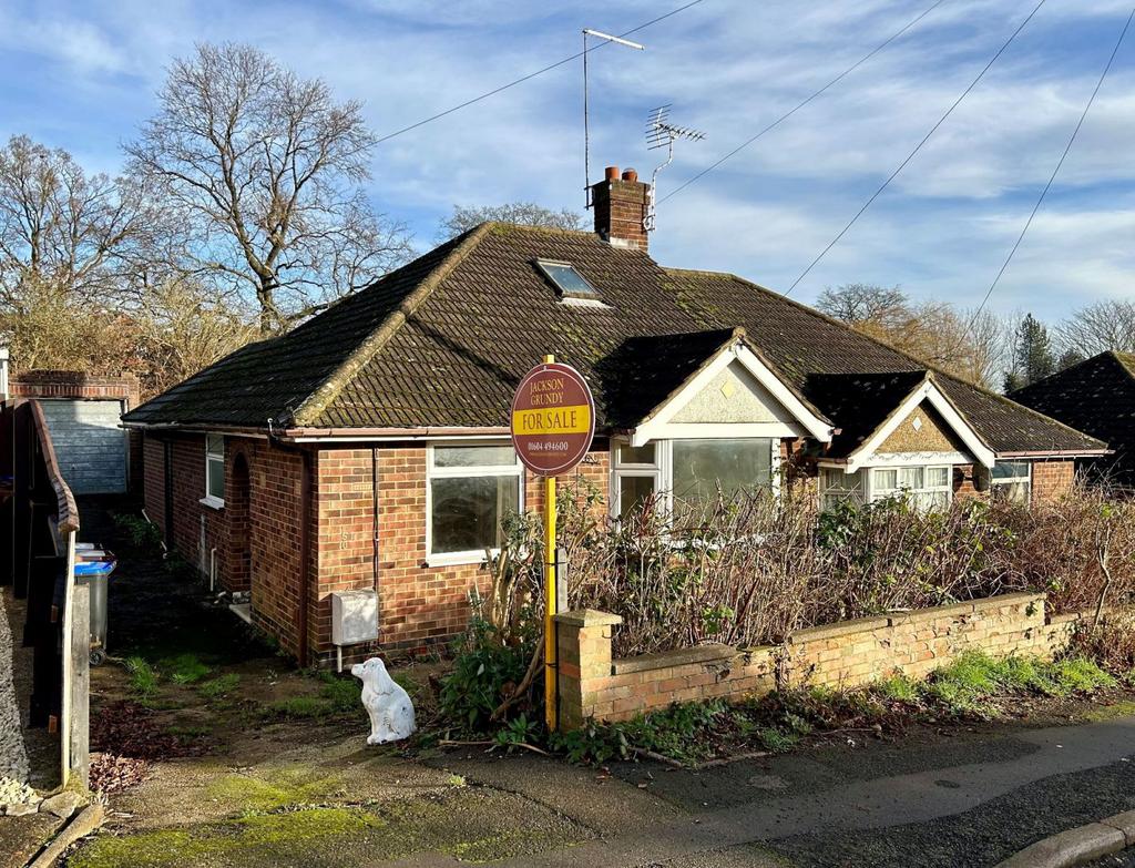 Bibury Crescent, Boothville, Northampton NN3 6AG 2 bed semidetached