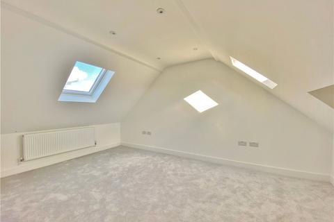 2 bedroom bungalow for sale - Curtis Road, Whitton, Hounslow, TW4