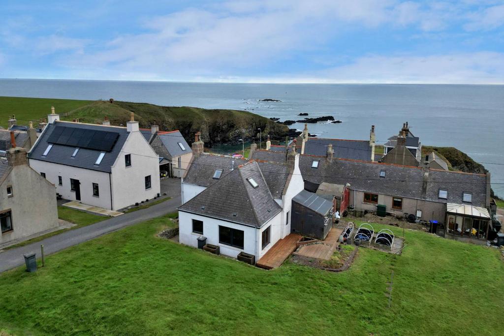 18 Whinnyfold, Cruden Bay, Aberdeen, AB42 0QH 3 bed detached house for