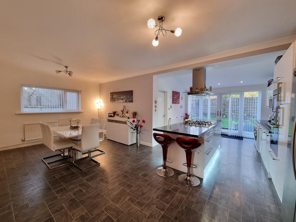 Kitchen/Dining