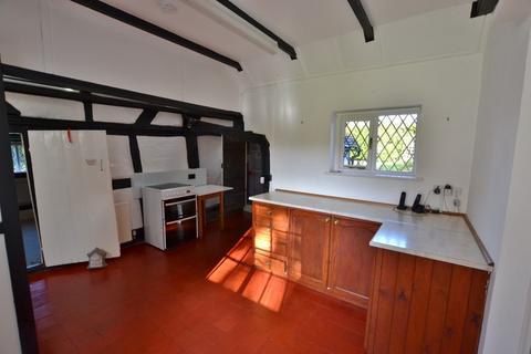 2 bedroom cottage to rent, Fittleworth Road, Wisborough Green