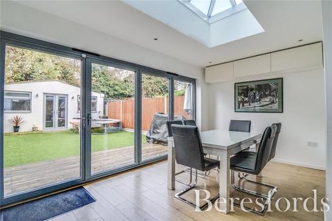 3 Firham Park Avenue, Romford, RM3 0SJ