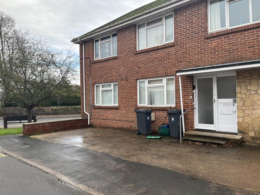 Victoria Road, Sidmouth 2 bed ground floor flat to rent £850 pcm (£