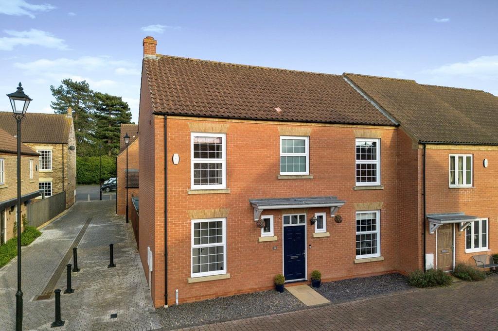 Bygott Walk, New Waltham, Grimsby, NE Lincolnshire, DN36 4 bed end of