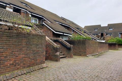 1 bedroom apartment to rent, Magdalene Close, Peckham