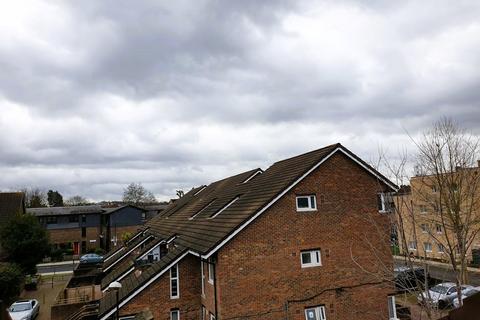 1 bedroom apartment to rent, Magdalene Close, Peckham