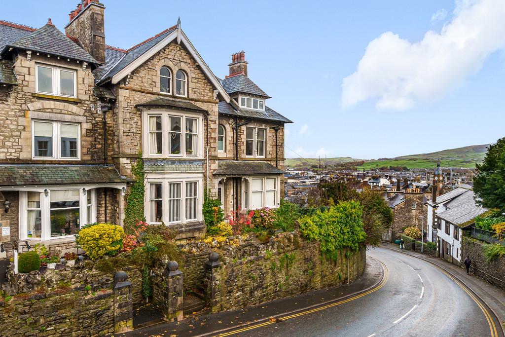 Flat 3, Fishermount, 2 Beast Banks, Kendal, LA9 4JW 2 bed apartment for