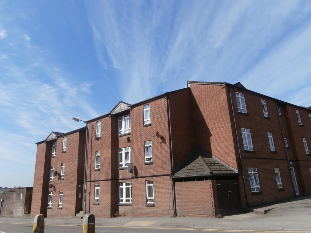 Helens Court, Trowbridge BA14 1 bed apartment £700 pcm (£162 pw)