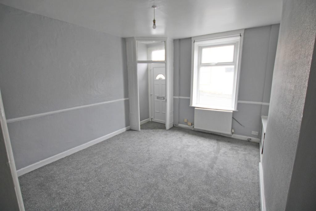 Florence Street, Burnley 2 bed terraced house £575 pcm (£133 pw)