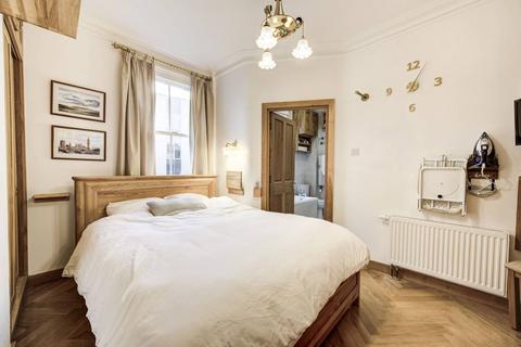 1 bedroom flat for sale, Margravine Gardens, Barons Court, London, W6