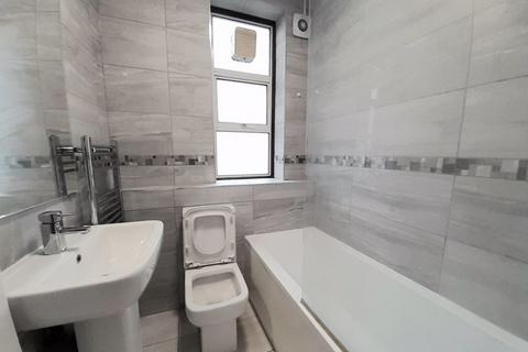 2 bedroom flat for sale, Watford Way, London