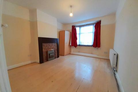 2 bedroom flat for sale, Watford Way, London